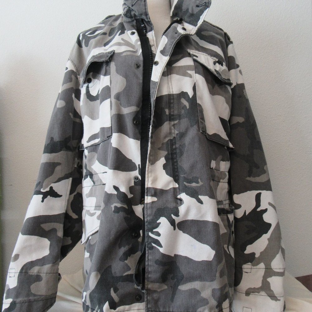 Camouflage / Black, White, Gray / Hunting / Parka / Jacket